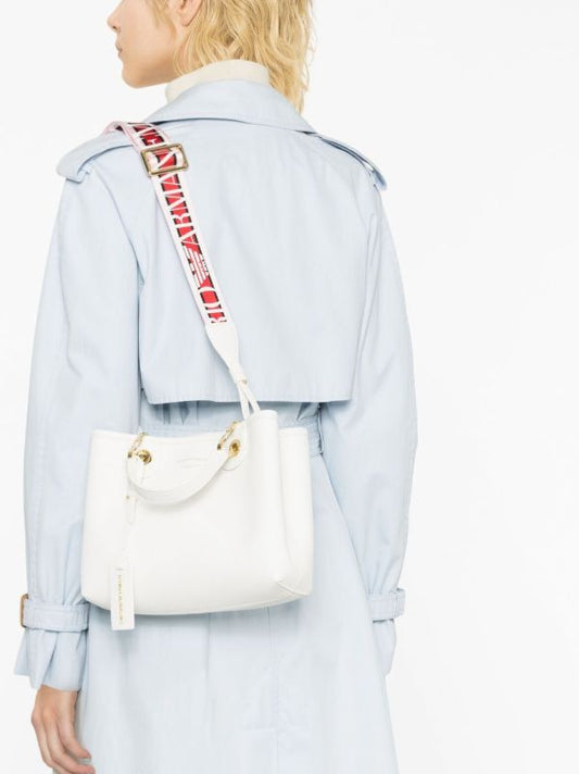 Armani Exchange size 26×21×10