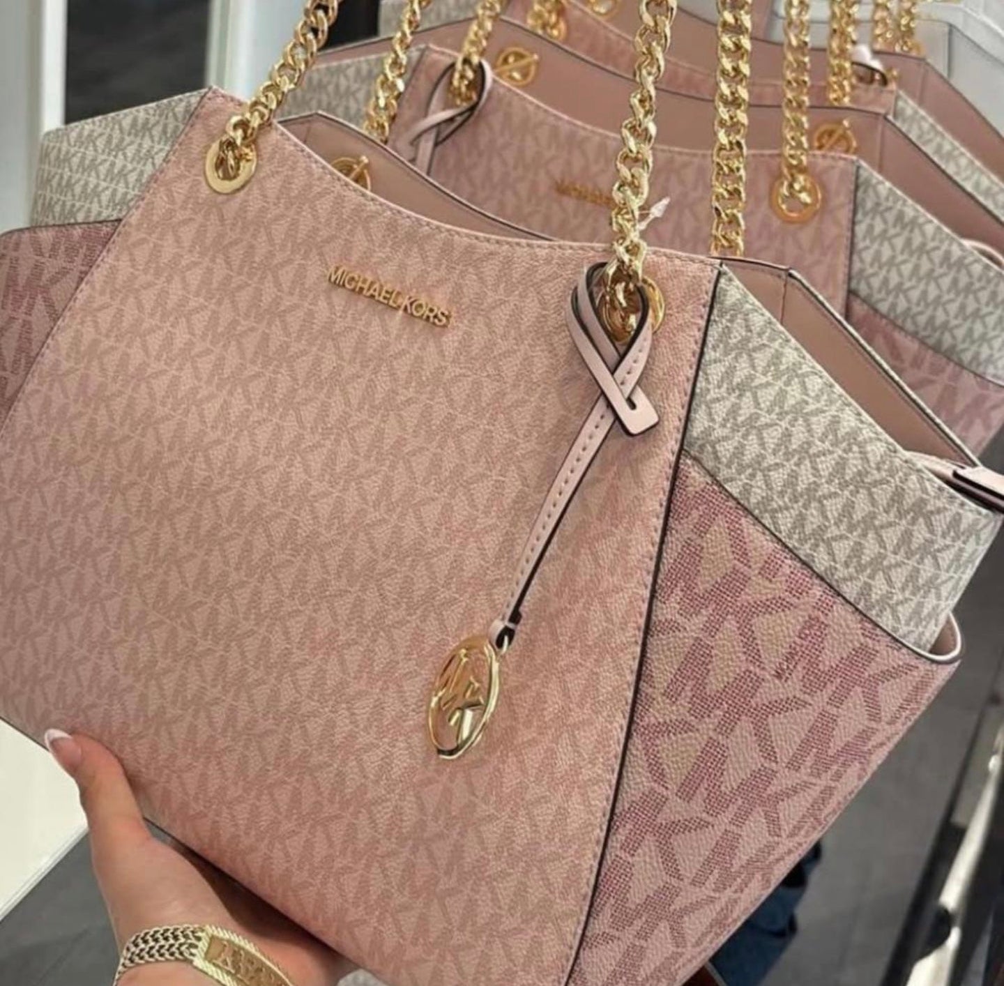 Michael kors
Voyager large Logo Tote Bag