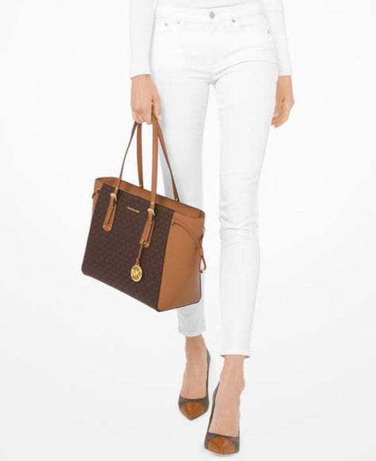 Michael kors
Voyager large Logo Tote Bag