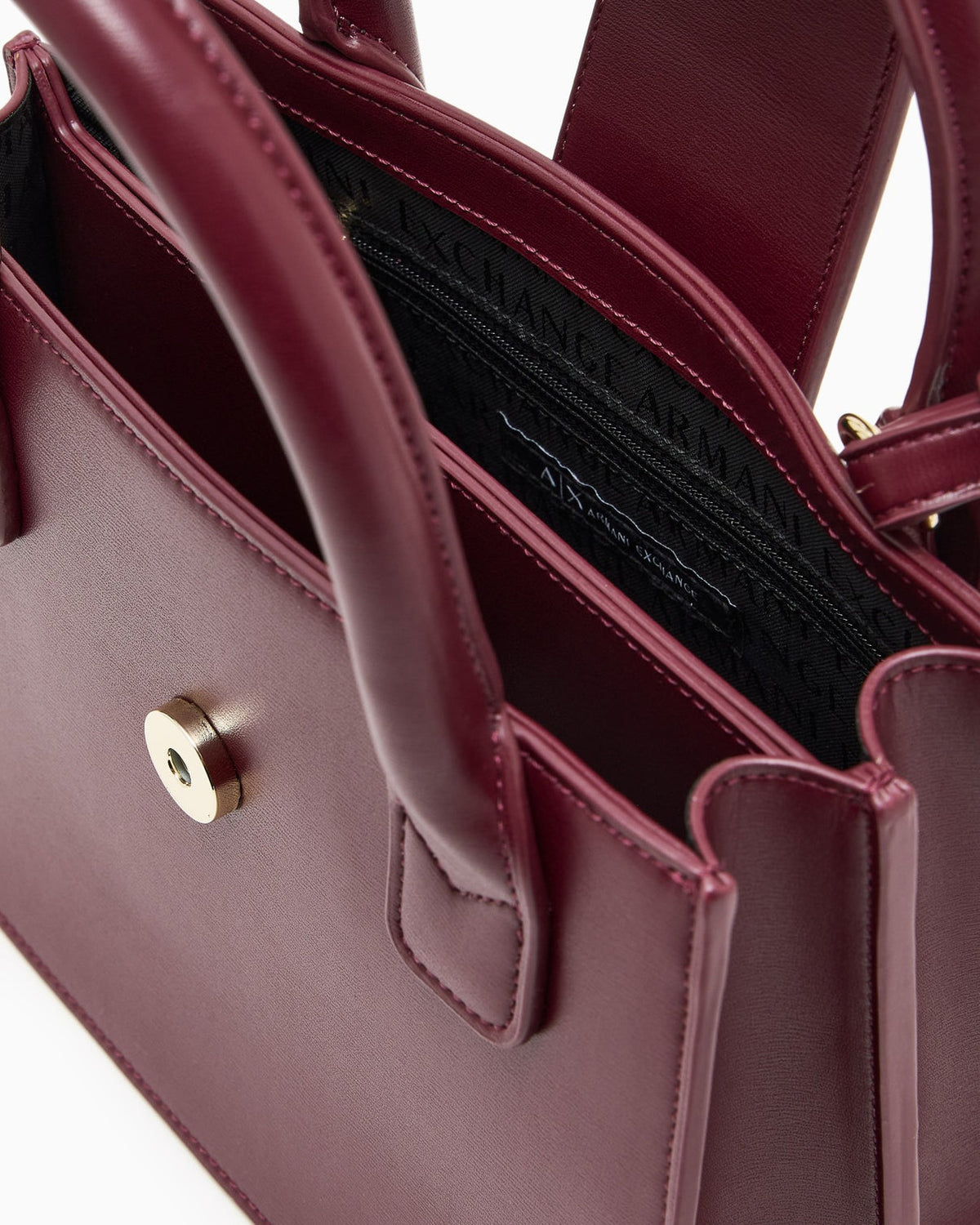 Armani exchange

Armani Exchange Top handles in technical fabric