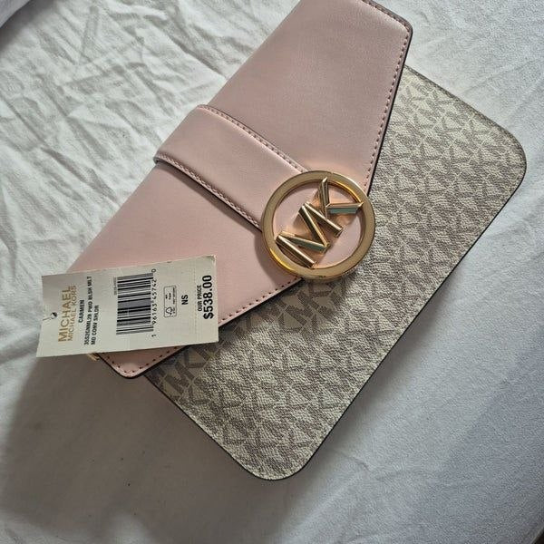 Michael Kors
Signature Mk Charm Mid Wallet On Chain Crossbody