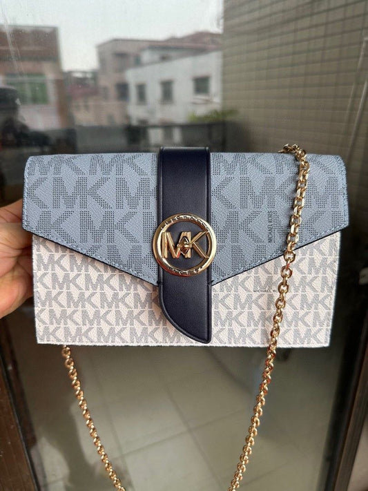Michael Kors
Signature Mk Charm Mid Wallet On Chain Crossbody