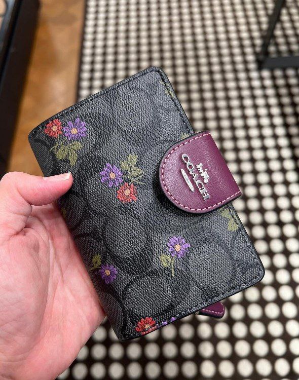 Coach
Medium Corner Zip Wallet In Signature Canvas With Country Floral Print