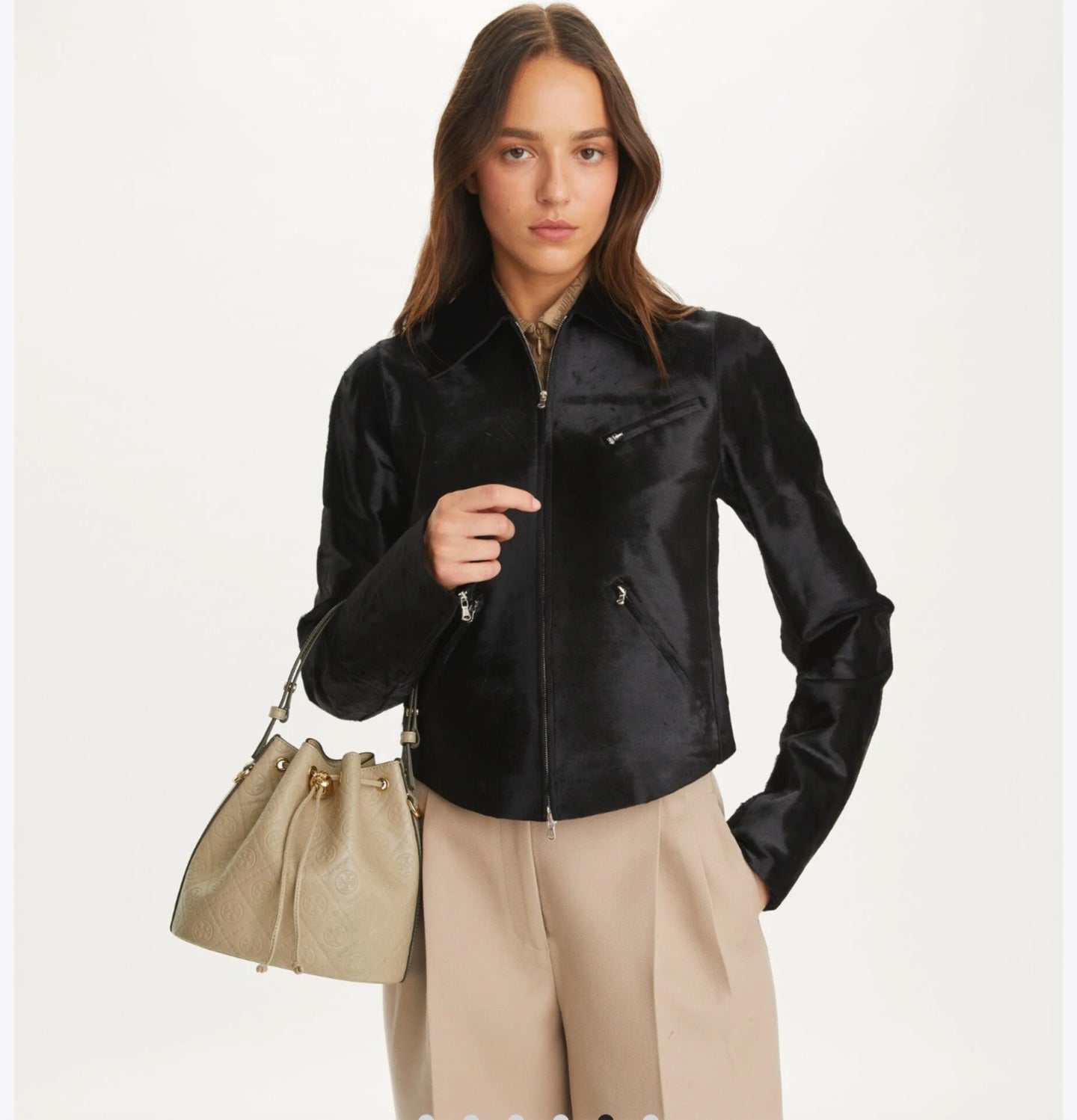 Tory Burch
T Monogram Debossed Bucket Bag