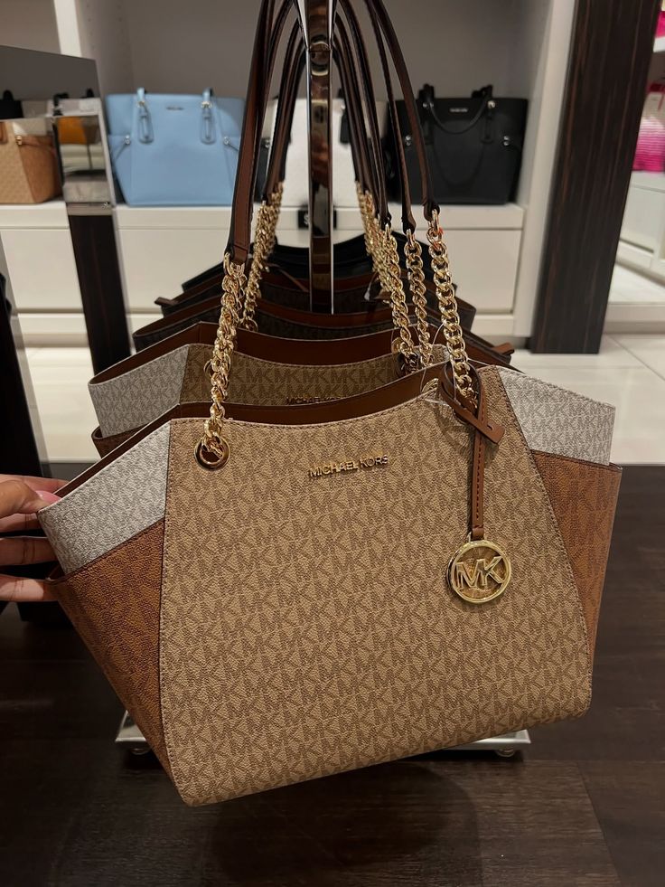 Michael kors 
Voyager large Logo Tote Bag