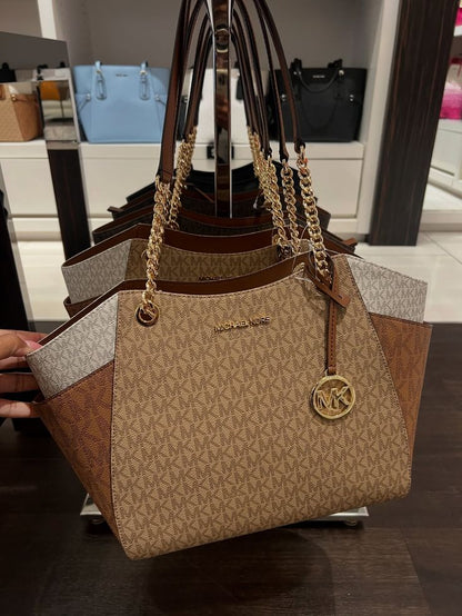 Michael kors 
Voyager large Logo Tote Bag