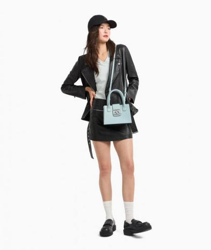 Armani exchange

Armani Exchange Top handles in technical fabric