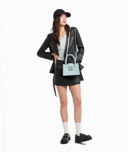 Armani exchange

Armani Exchange Top handles in technical fabric
