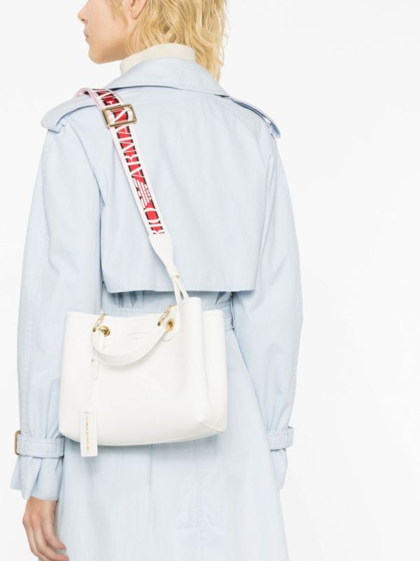 Armani Exchange size 26×21×10