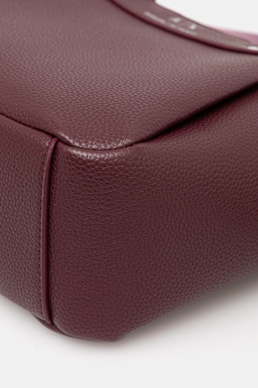 Armani Exchange 
Size. 24 x 20 x 9 cm