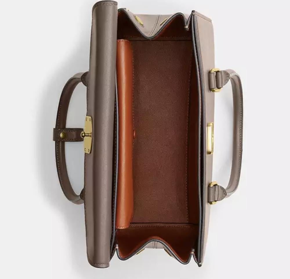 Coach Broome Carryall 


26×19.5×11.5