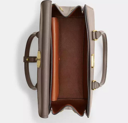 Coach Broome Carryall 


26×19.5×11.5