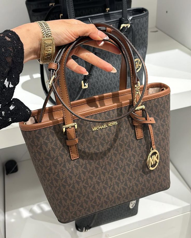 Michael kors 

Jet Set Travel Extra-Small Logo Top-Zip Tote