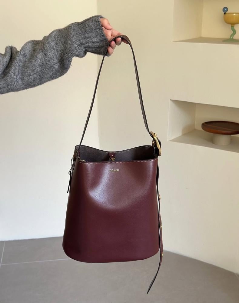 Bleecker Bucket Bag In Signature Canvas