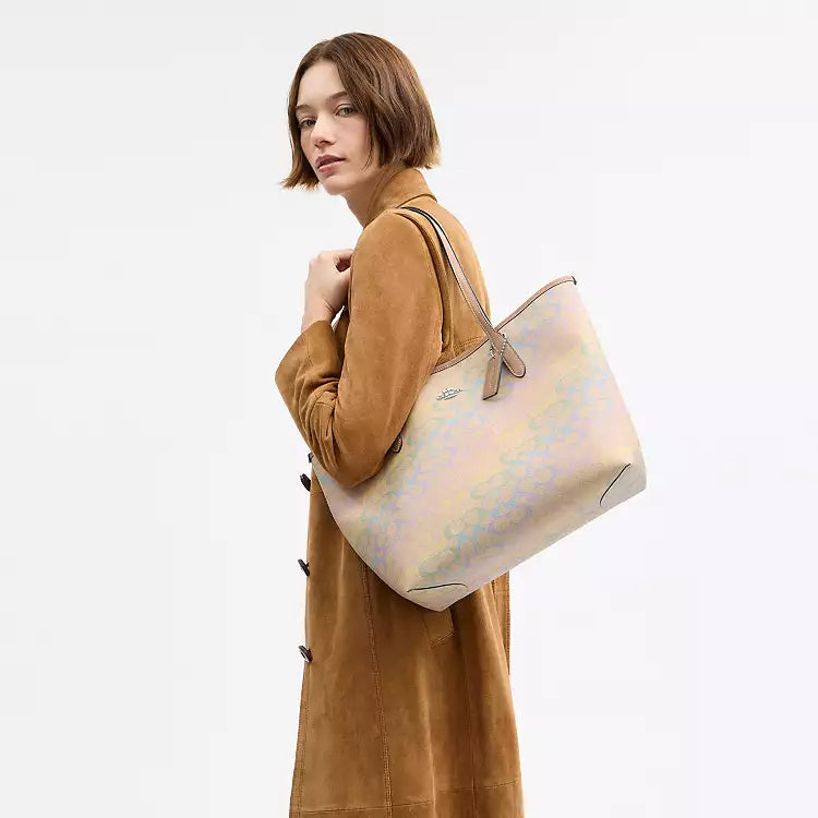 City Tote Bag In Signature Canvas