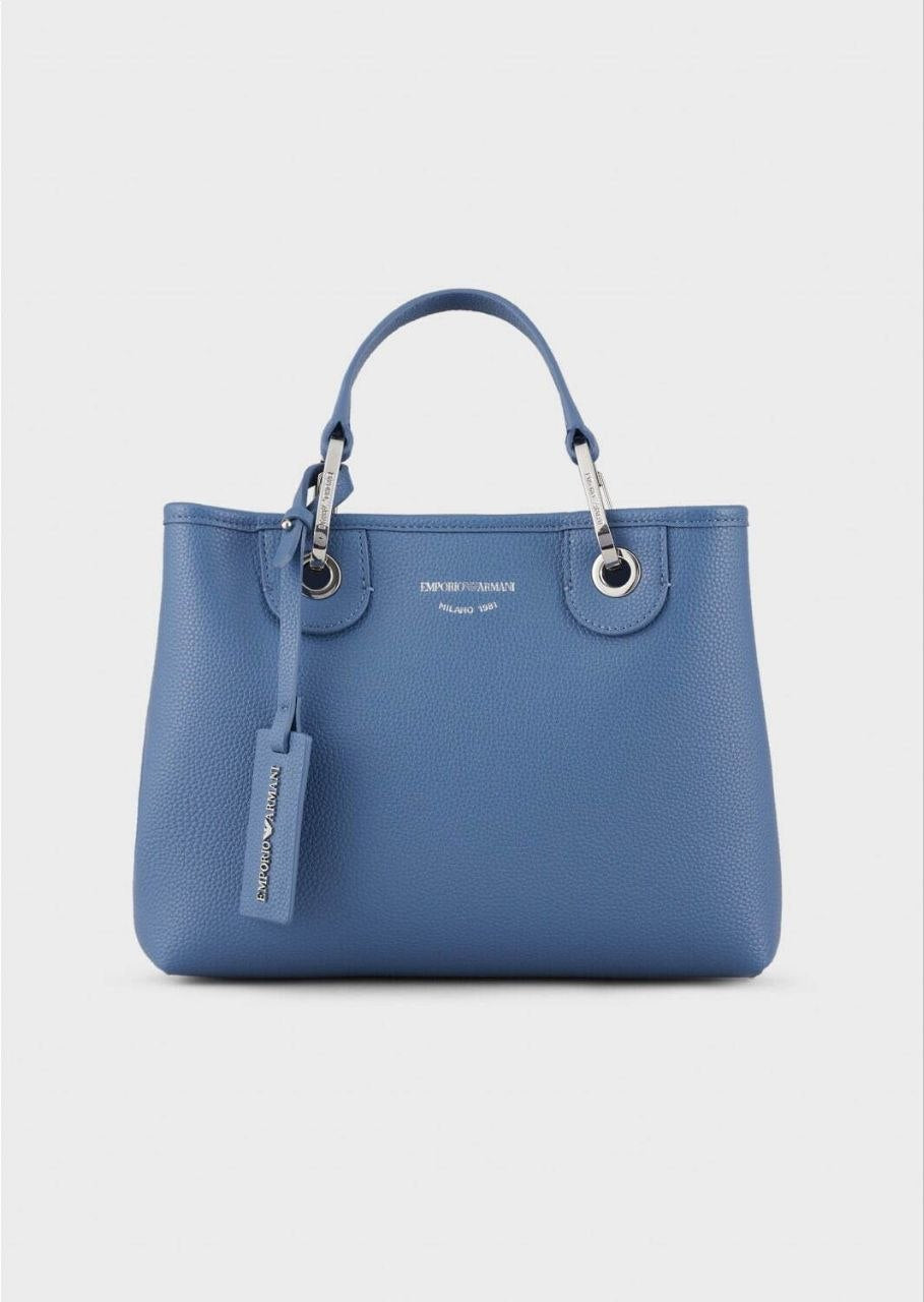 Armani Exchange
Size. 26x 21 x 10cm
