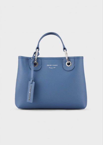 Armani Exchange
Size. 26x 21 x 10cm
