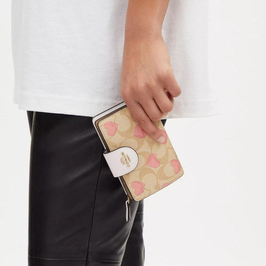 NWT Coach Medium Corner Zip Wallet In Signature Canvas With Heart Print CQ146