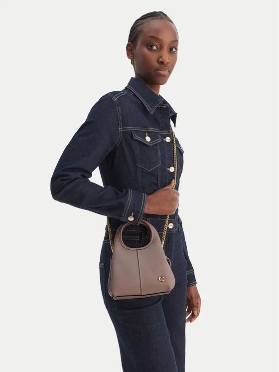 Lana coach 19