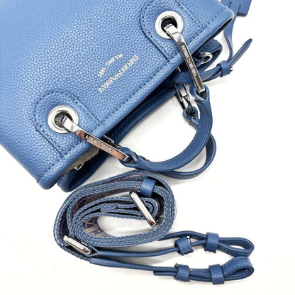 Armani Exchange
Size. 26x 21 x 10cm