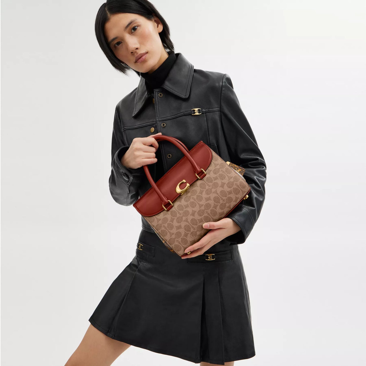 Coach Broome Carryall 


26×19.5×11.5